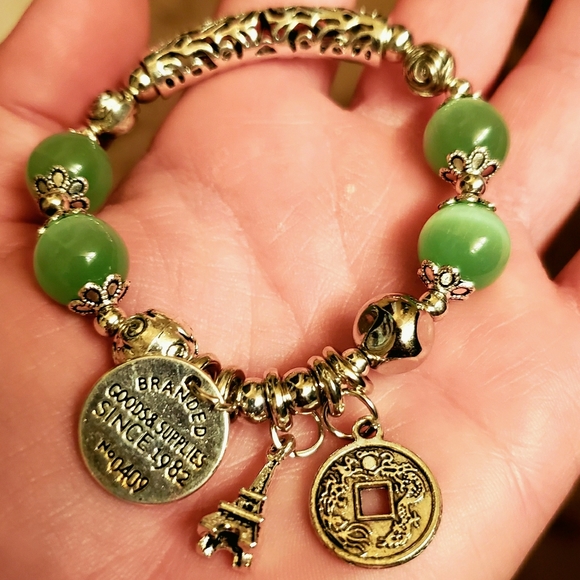 New Green Cats Eye Travel Protection Charms Silver Bracelet. - Picture 1 of 10
